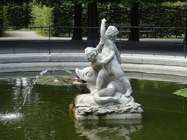 Fischbassin im Schlosspark Schnbrunn