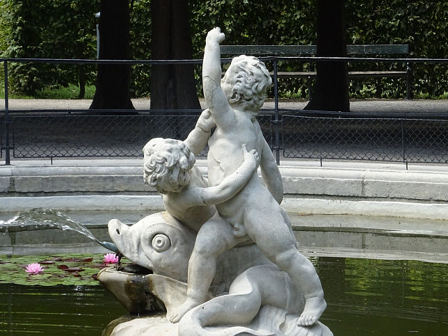 Fischbassin im Schlosspark Schnbrunn