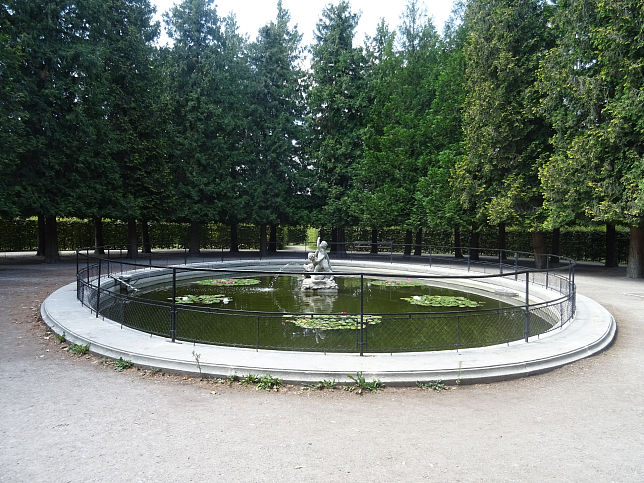 Fischbassin im Schlosspark Schnbrunn