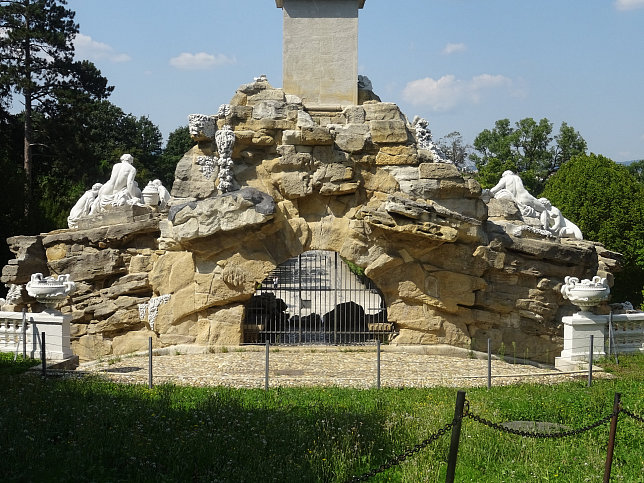 Obeliskbrunnen (Rckseite)