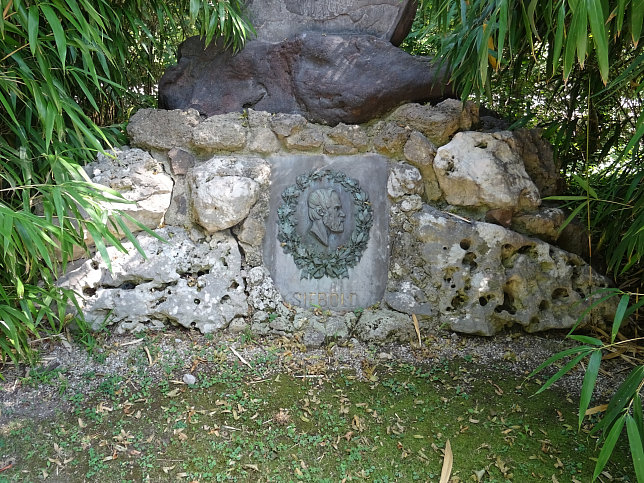 Schloss Schnbrunn, Denkmal fr Philipp Franz Siebold (43)