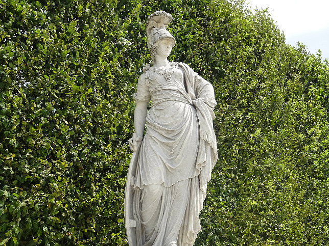 Schloss Schnbrunn, Statue Aspasia (08)