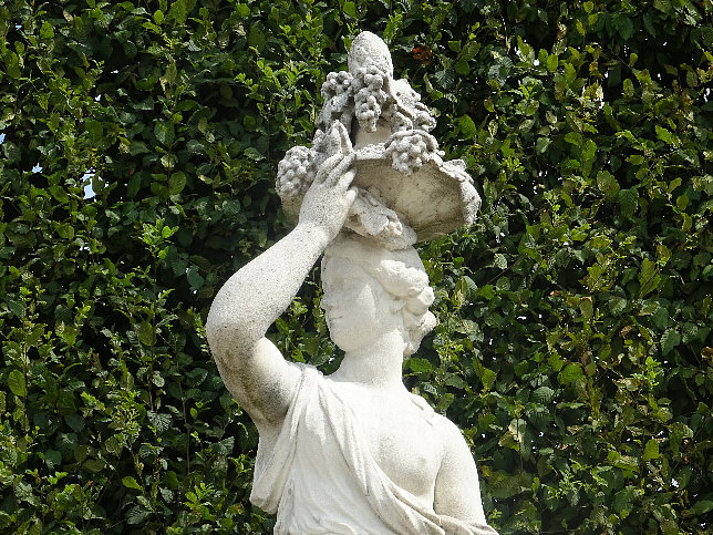 Schloss Schnbrunn, Statue Bacchantin (11)