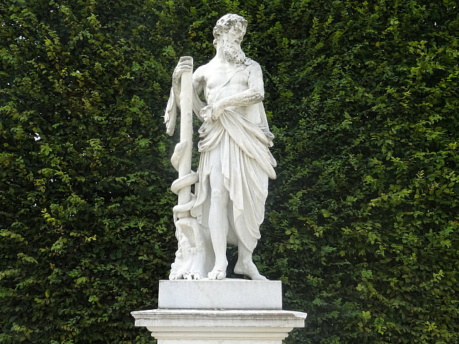 Schloss Schnbrunn, Statue Aeskulap (21)