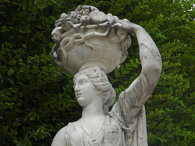 Schloss Sch�nbrunn, Statue Priesterin der Ceres (23)