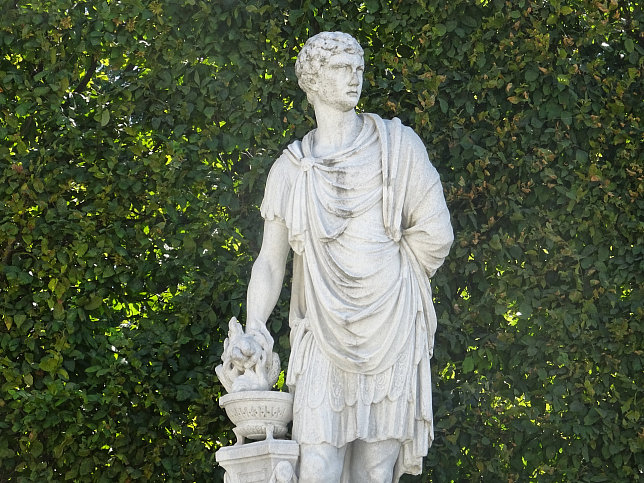 Schloss Sch�nbrunn, Statue Gaius Mucius Scaevola (32)
