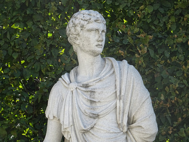 Schloss Sch�nbrunn, Statue Gaius Mucius Scaevola (32)