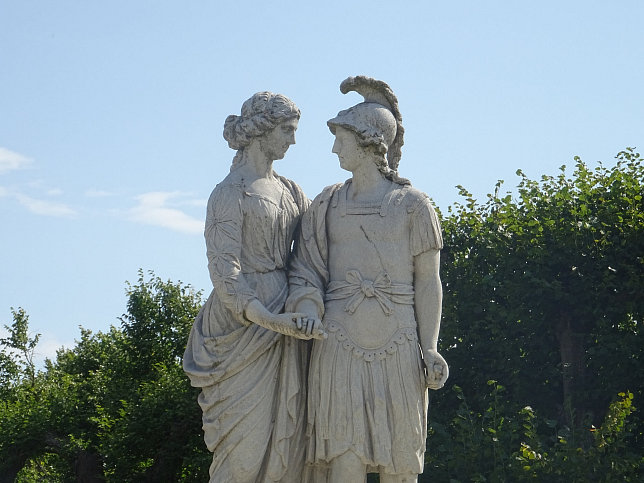 Schloss Schnbrunn, Statue Alexander und Olympias (33)
