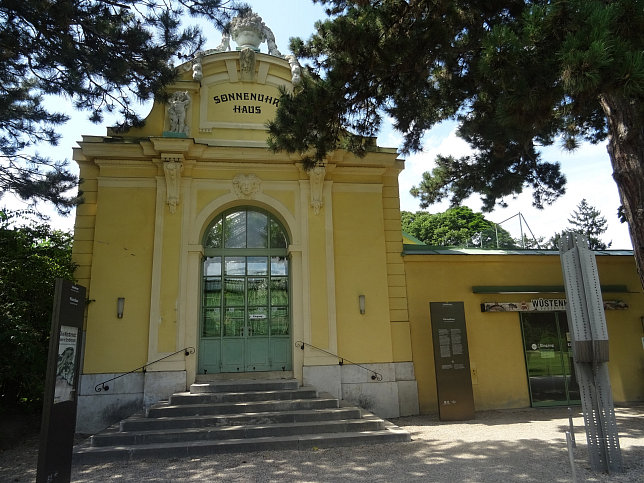 Schloss Schnbrunn, Wstenhaus