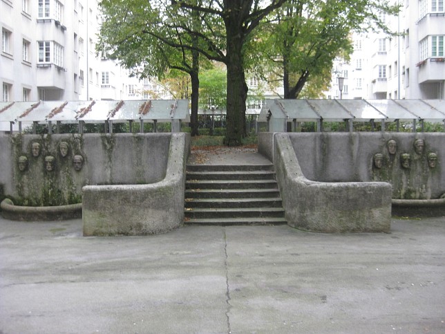 Brunnen im Ferdinand-Blat-Hof