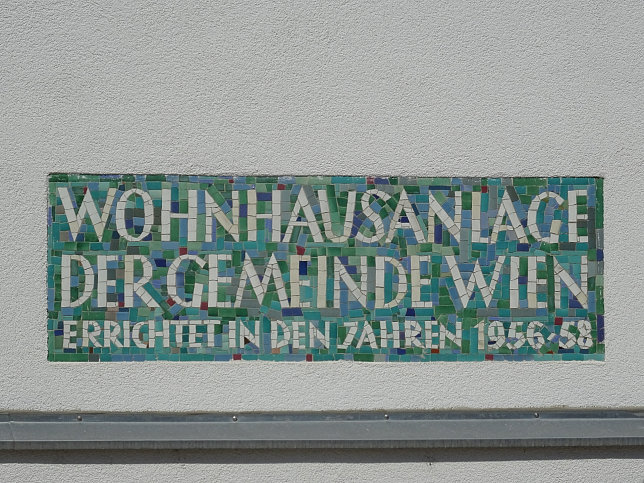 Mosaik 'Entwicklung der Wiener Feuerwehr von der Gotik bis heute'