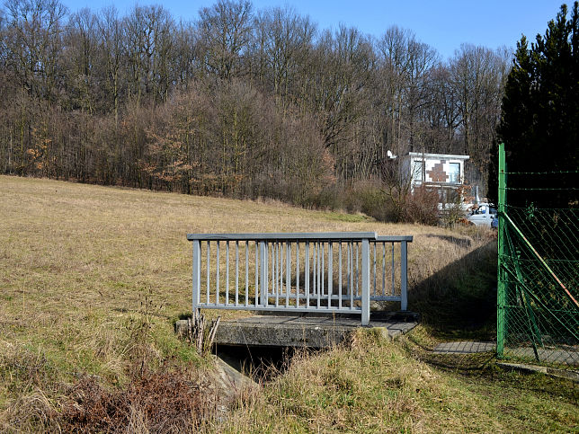 Steg zur Kleingartensiedlung, 150 m oberhalb von B1433 (Cottagebrcke)