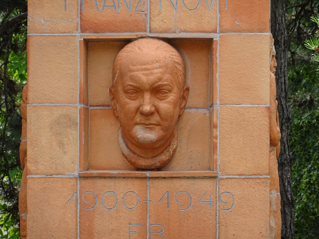 Franz-Novy-Denkmal