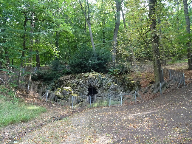 Ptzleinsdorfer Schlosspark, Badegrotte