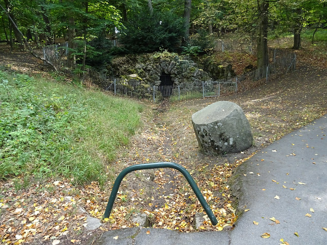 Ptzleinsdorfer Schlosspark, Badegrotte