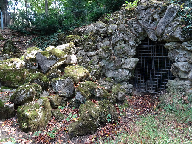 Ptzleinsdorfer Schlosspark, Badegrotte