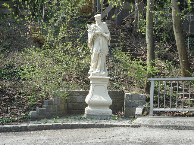 Kahlenbergerstrae, Johannes Nepomuk-Statue