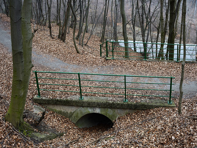 Durchlass unter Wanderweg neben Objekt B1937
