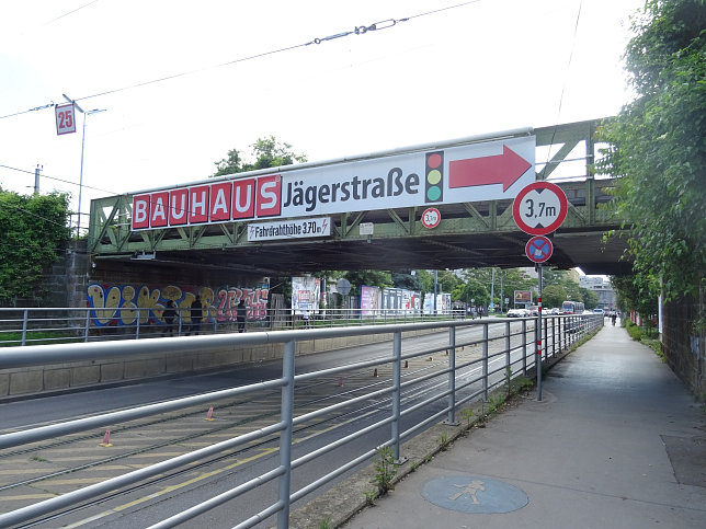 Stromstrae Eisenbahnbrcke