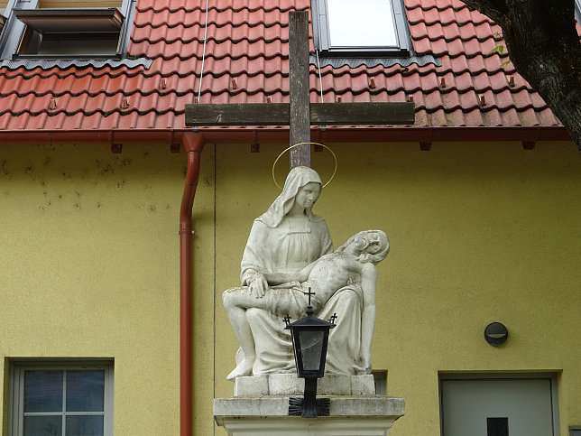 Pietá am Jedlersdorfer Platz 2