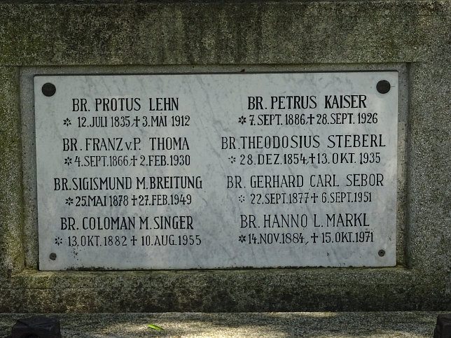 Strebersdorfer Friedhof, Grab der Schulbr�der M1