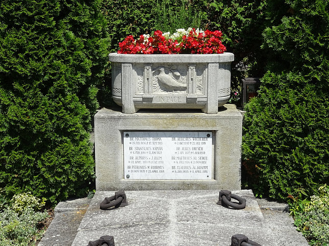 Strebersdorfer Friedhof, Grab der Schulbr�der M3