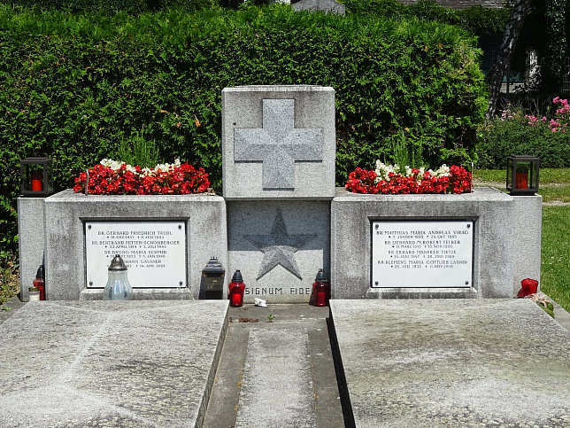 Strebersdorfer Friedhof, Grab der Schulbr�der M4 und M5