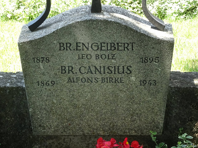 Strebersdorfer Friedhof, Grab der Schulbr�der