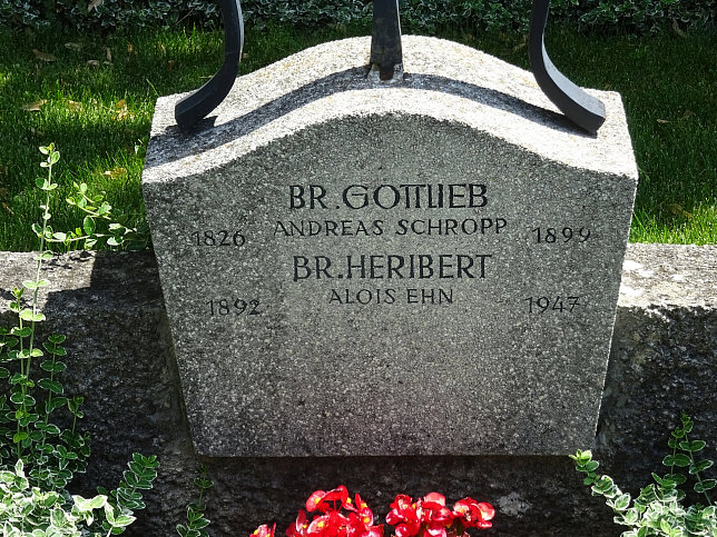 Strebersdorfer Friedhof, Grab der Schulbr�der