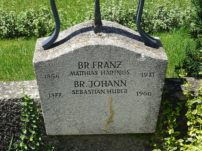 Strebersdorfer Friedhof, Grab der Schulbr�der