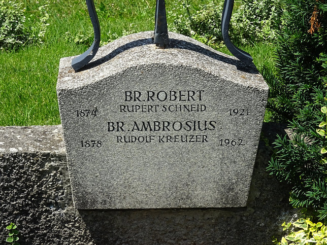 Strebersdorfer Friedhof, Grab der Schulbr�der