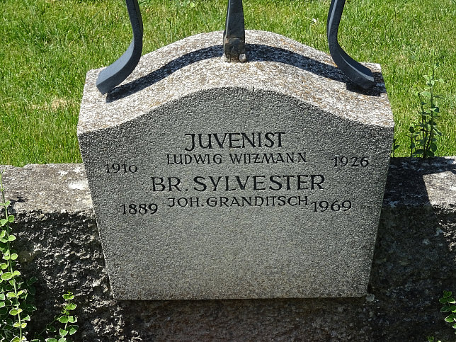 Strebersdorfer Friedhof, Grab der Schulbr�der