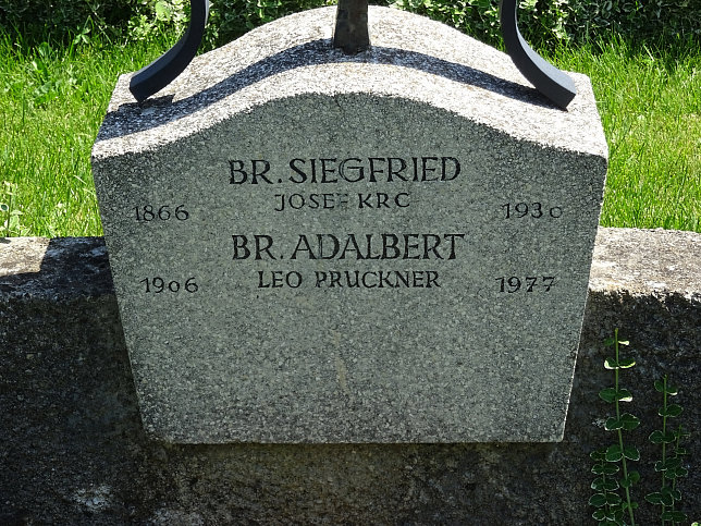 Strebersdorfer Friedhof, Grab der Schulbr�der