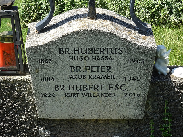 Strebersdorfer Friedhof, Grab der Schulbr�der