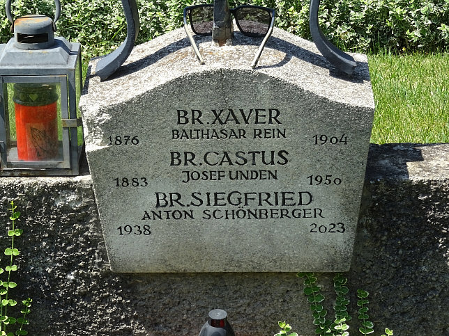 Strebersdorfer Friedhof, Grab der Schulbr�der