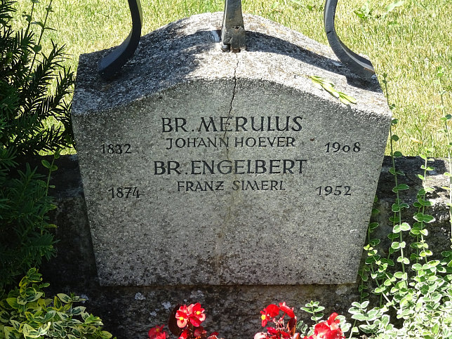 Strebersdorfer Friedhof, Grab der Schulbr�der