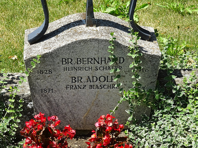 Strebersdorfer Friedhof, Grab der Schulbr�der