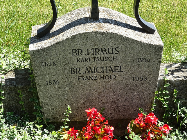 Strebersdorfer Friedhof, Grab der Schulbr�der