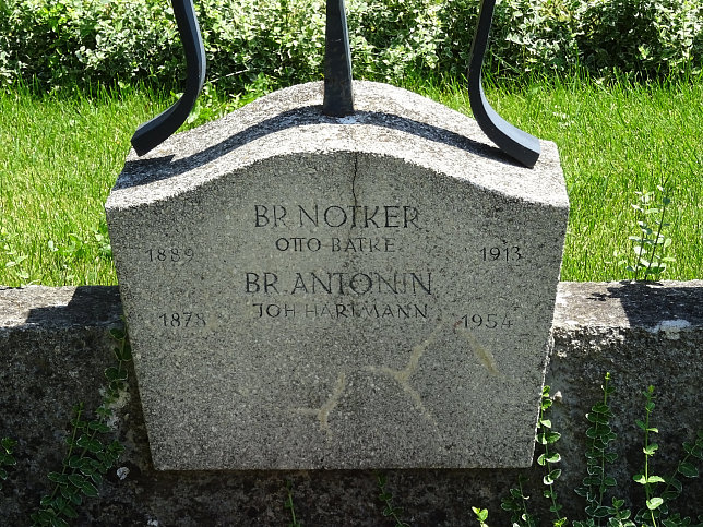 Strebersdorfer Friedhof, Grab der Schulbr�der