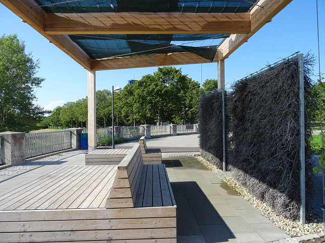 Beschattete Sitzpltze auf der Donauinsel