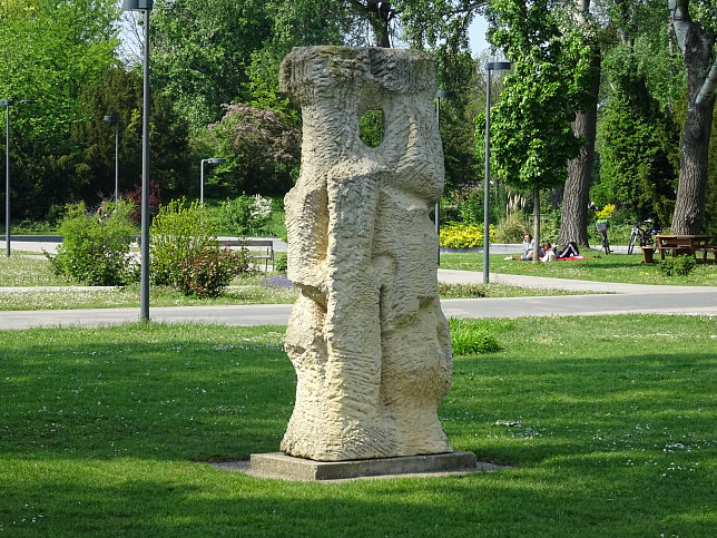Steinfigur im Donaupark