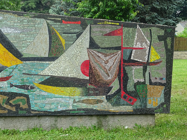 Natursteinwand Segelschiffe