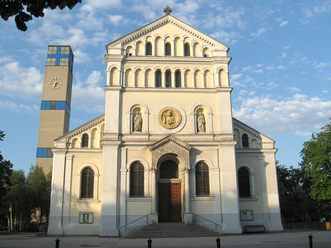 Pfarrkirche Kaisermühlen (Herz-Jesu-Kirche)