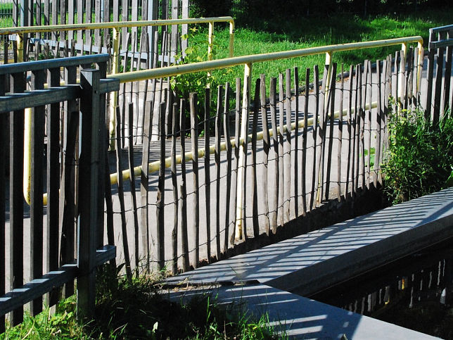 Steg neben Liliputbahnbrcke