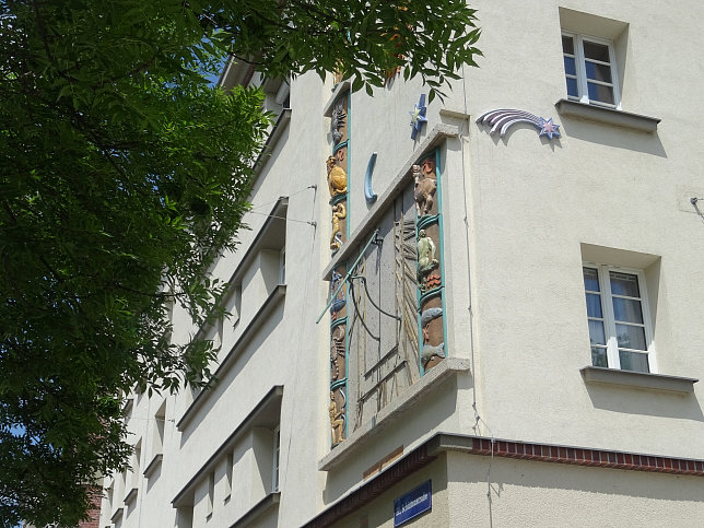 Tierkreiszeichen an der Schttaustrae 1-39 (Goethehof)