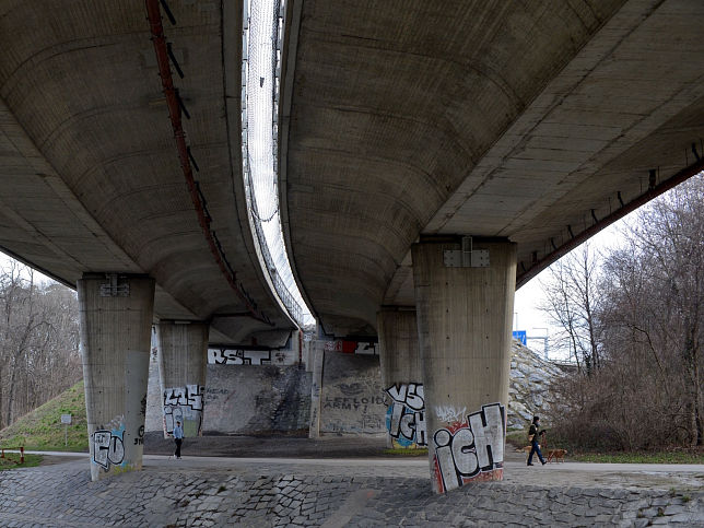 A 23 ber die Triester Strae ES7