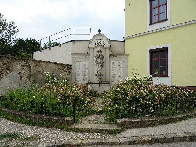 Kriegerdenkmal bei der Pfarrkirche in Atzgersdorf