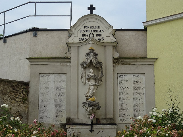 Kriegerdenkmal bei der Pfarrkirche in Atzgersdorf