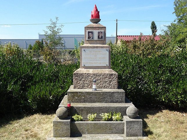 Widerstandsdenkmal f�r Franz Heindl und Viktor Mrnustik