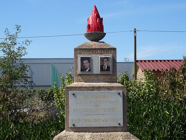 Widerstandsdenkmal f�r Franz Heindl und Viktor Mrnustik